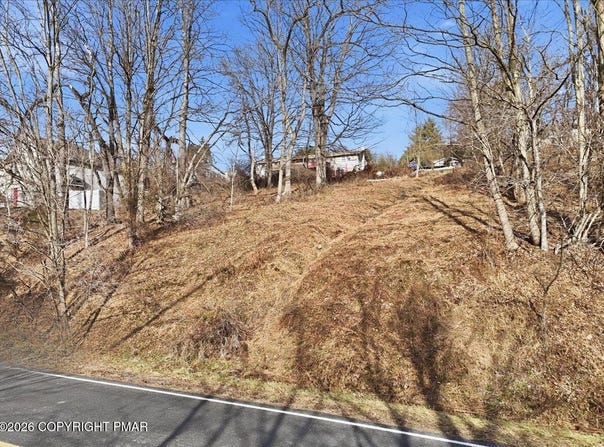 516 Edgemont Road, Stroudsburg, PA 18360