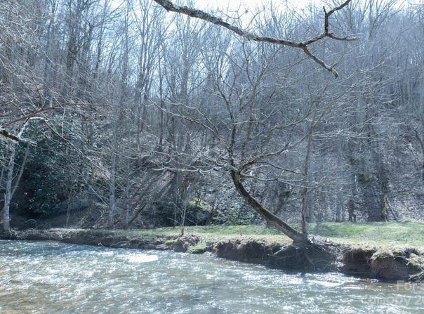 RIVER BREEZE Drive unit: 2, Creston, NC 28615