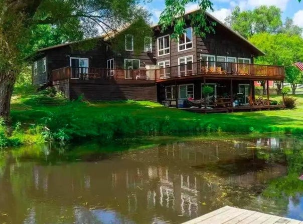 2881 Pleasant View Road, Decorah, IA 52101