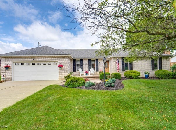 1077 Century Hill Street, Louisville, OH 44641