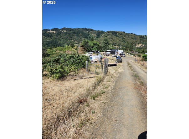 884 DAVID DR, Myrtle Creek, OR 97457