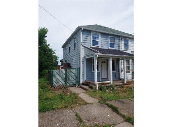 932 Vankirk St, Clairton, PA 15025