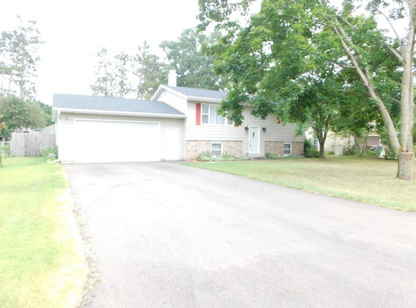 412 Charles Street, Paw Paw, MI 49079