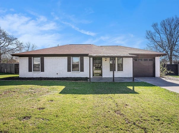 441 White Oak Lane, Burleson, TX 76028