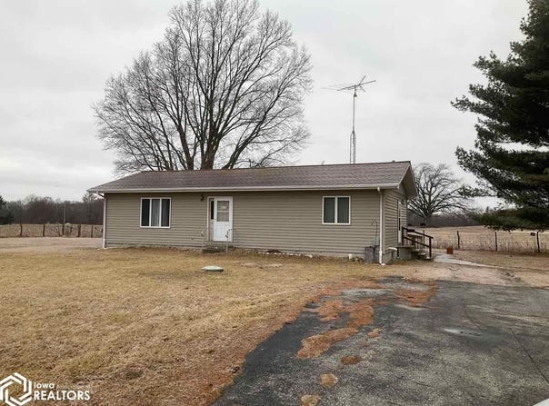 419 Crane Hill, Lomax, IL 61454