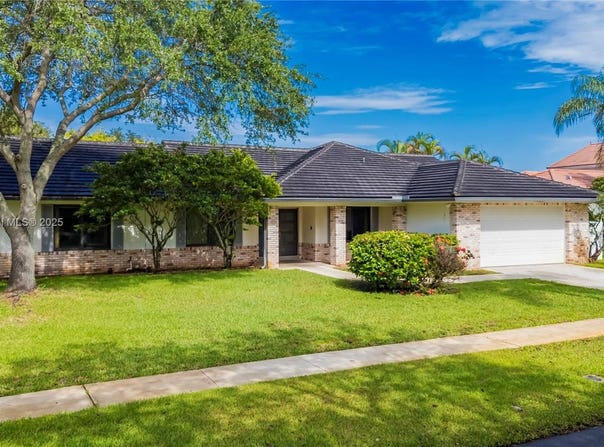 400 NW 202nd Way, Pembroke Pines, FL 33029