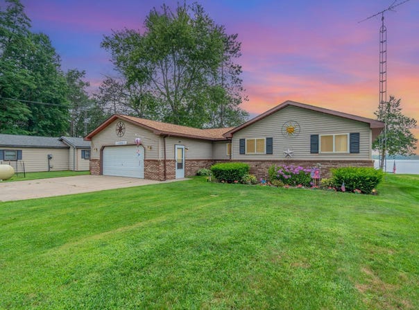 2325 Royal Lane, Hale, MI 48739-8803