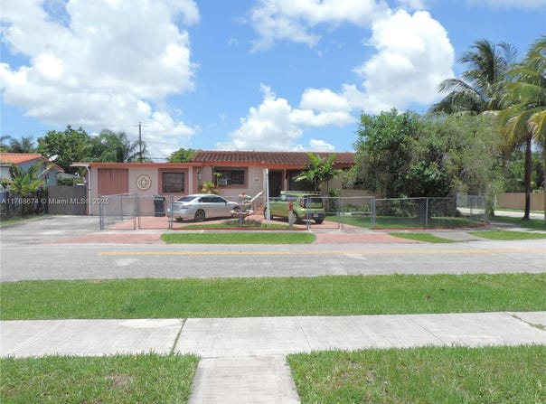 7835 SW 17th St, Miami, FL 33155