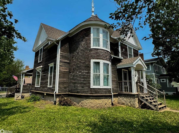 602 Central Avenue E, Hampton, IA 50441