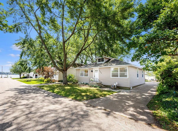 17545 Reenders Street, Spring Lake, MI 49456