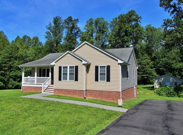 207 Sunnydale Ave, Appomattox, VA 24522