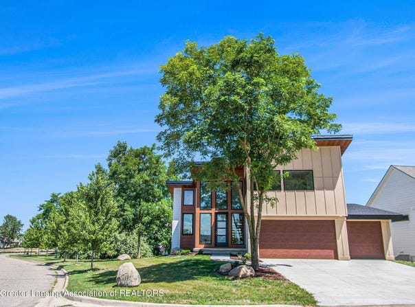 16925 Willowbrook Drive, Haslett, MI 48840