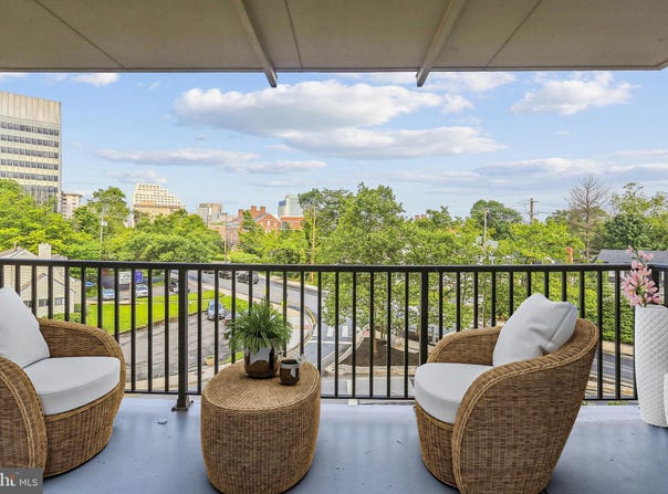 4242 E W Highway, CHEVY CHASE, MD 20815
