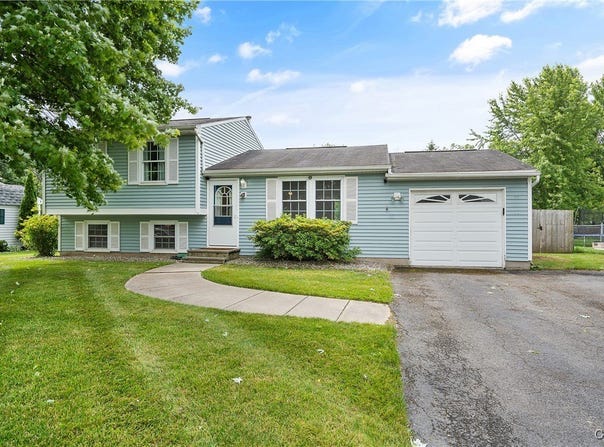8272 Mantova Drive, Clay, NY 13041