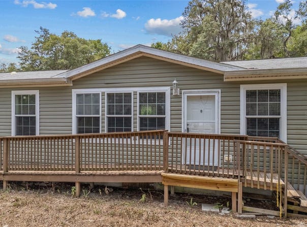 240 SWAN LAKE DRIVE, MELROSE, FL 32666