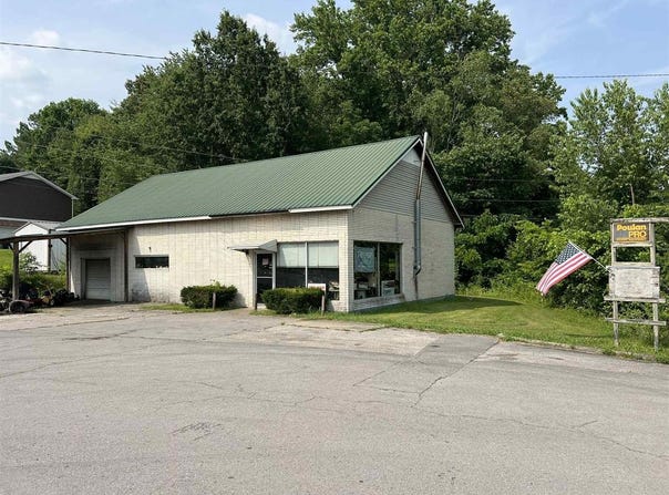 1137 Old Gallatin Road, Scottsville, KY 42164
