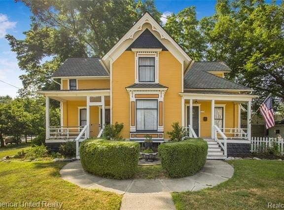 122 S Chestnut Street, Howell, MI 48843