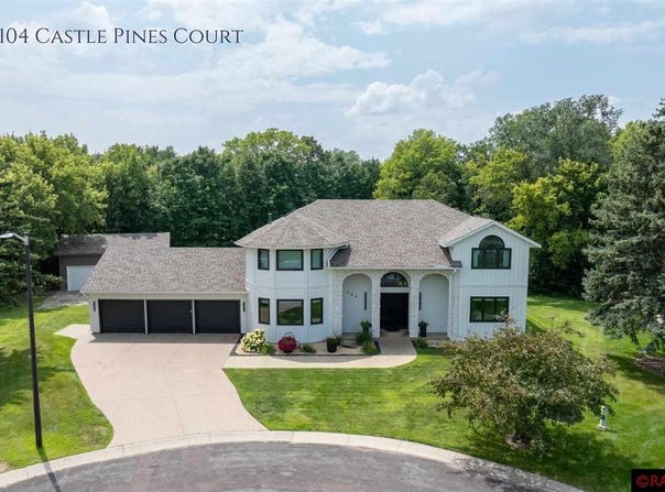 104 Castle Pines Court, Mankato, MN 56001
