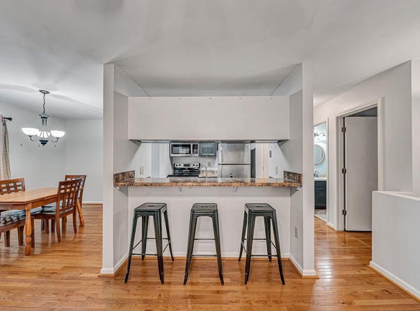 3273 Forest Ridge Rd, Roanoke, VA 24018
