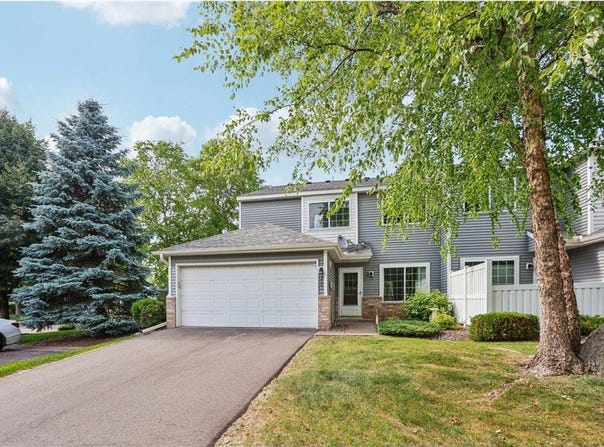 2001 Gresham Avenue N, Oakdale, MN 55128