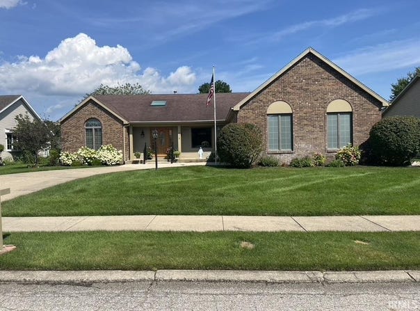 6118 Old English Court, South Bend, IN 46614-6379