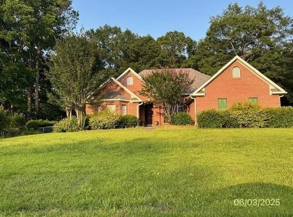 9 Wilcher Dr, Laurel, MS 39443