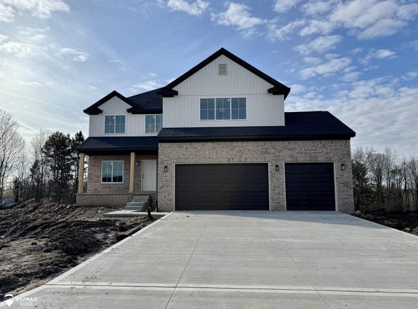 8311 Peninsula Circle, Grand Blanc, MI 48439