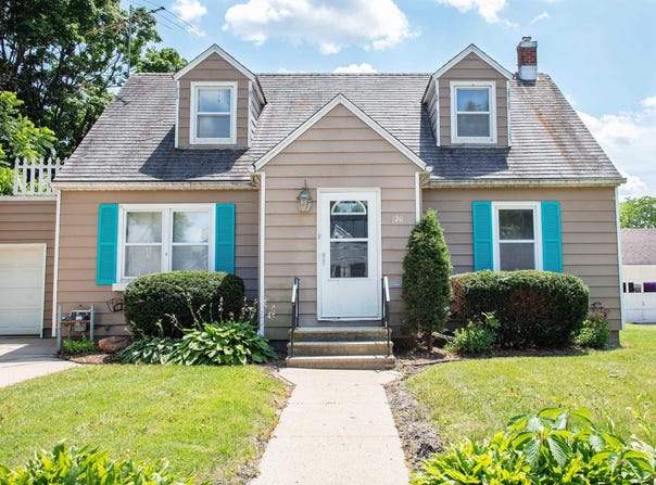 120 SE 7th Ave, Waverly, IA 50677