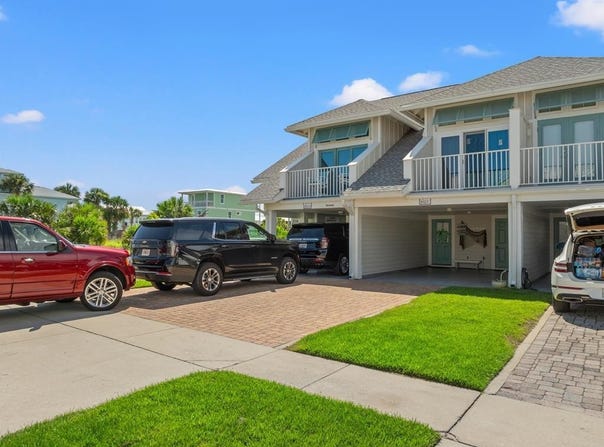 102 38th St, Mexico Beach, FL 32456