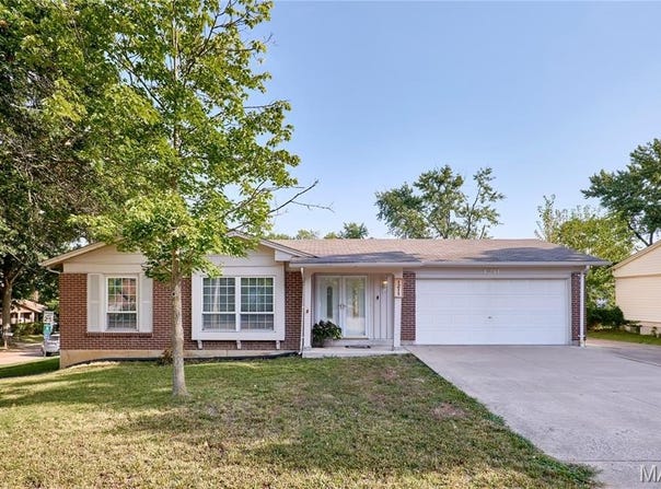 1211 Big Bend Road, Ballwin, MO 63021