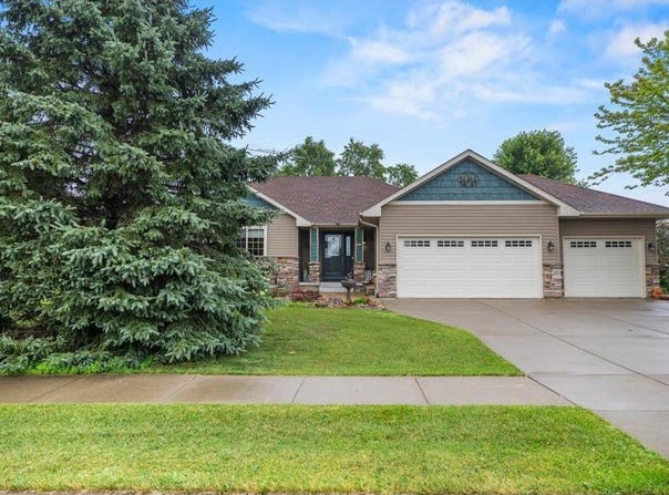 2398 8th Lane SE, Cambridge, MN 55008