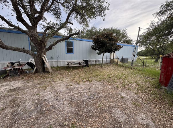 1001 Merinel LN, Rockport, TX 78382