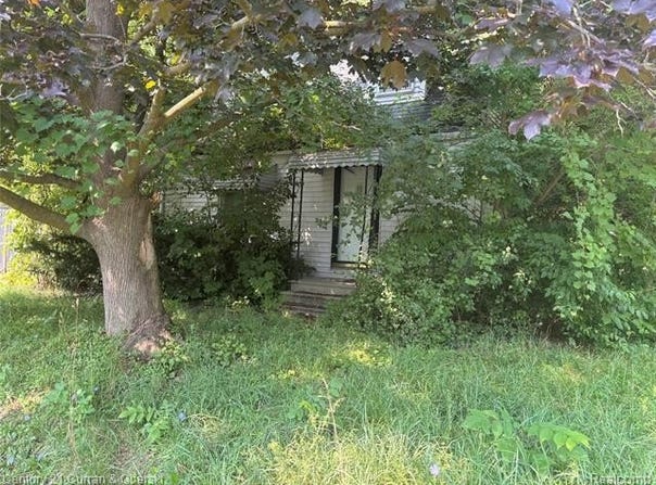 3215 Huggins Avenue, Flint, MI 48506