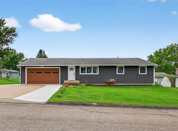 318 10th Street E, Wabasha, MN 55981