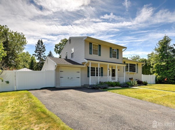 17 Sand Road, Milltown, NJ 08850