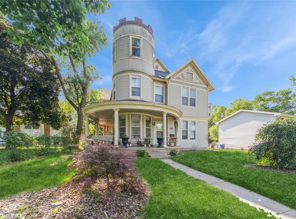 1418 E 9th Street, Des Moines, IA 50316