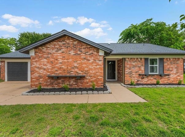 1013 Springdale Road, Bedford, TX 76021