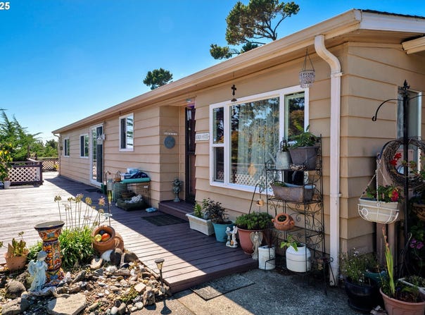 433 MYEENA Loop, Florence, OR 97439