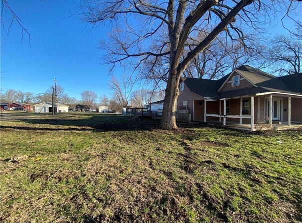 110 W Riley Street, Easton, KS 66020