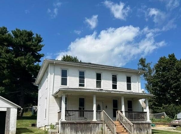 216 W Sheridan Avenue, Somerset, OH 43783