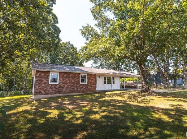 123 Jeffrey Avenue, St Robert, MO 65584