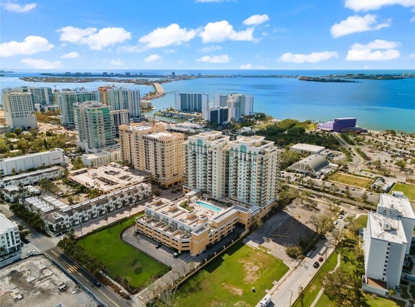 800 N TAMIAMI TRAIL, SARASOTA, FL 34236