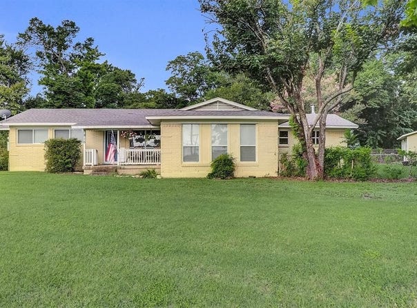 815 N Joe Wilson Road, Cedar Hill, TX 75104