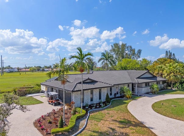 19640 W Saint Andrews Dr, Hialeah, FL 33015