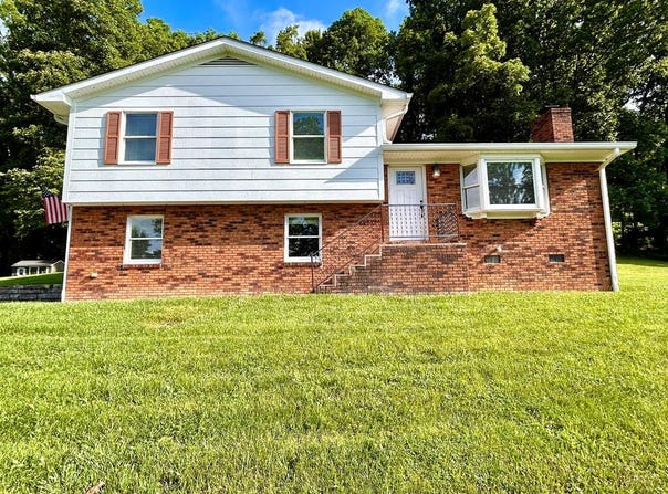 956 Grace St., Pounding Mill, VA 24637