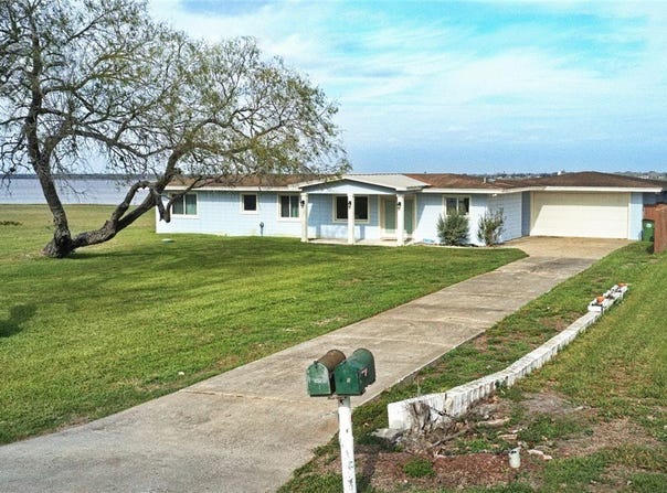 140 Zenna Drive, Mathis, TX 78368