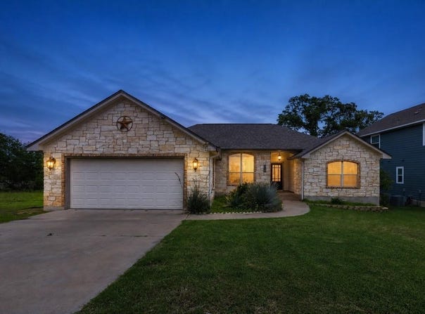 220 Ulupau Cir, Bastrop, TX 78602
