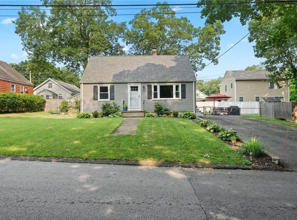 103 Everglade Avenue, Warwick, RI 02886