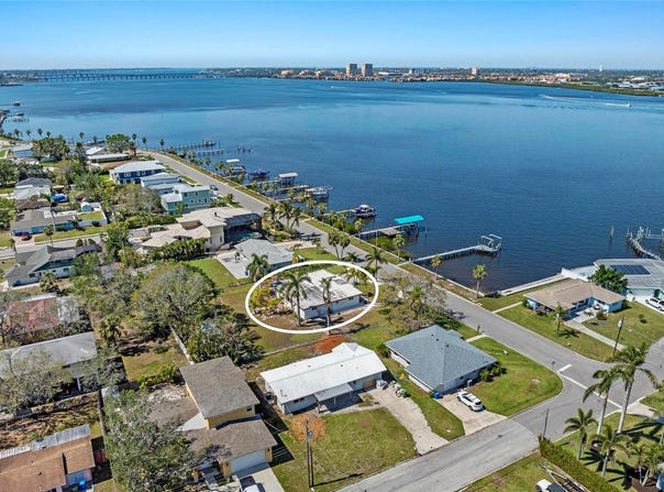2014 RIVERSIDE DRIVE E, BRADENTON, FL 34208