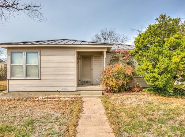 200 Sharp Avenue, Ballinger, TX 76821
